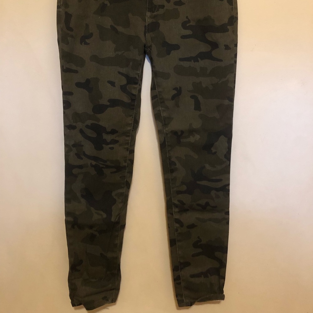 Forever 21 camo skinny jeans